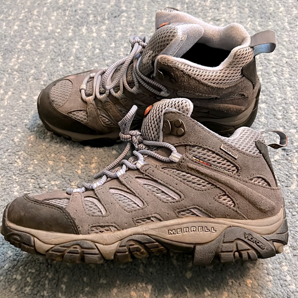 MERRELL Women's 7.5 Moab Mid Hiking Boots in Grey/Periwinkle  - Gently Used! 🥾